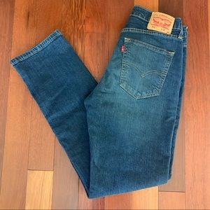 Men’s Levi’s 514, 32x34, medium blue wash, straight fit, excellent condition!